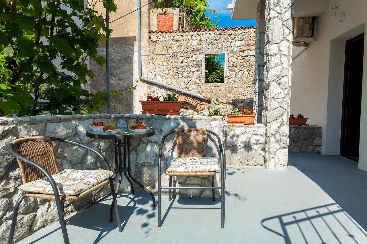 Apartment Placido Krk คิร์ก ภายนอก รูปภาพ